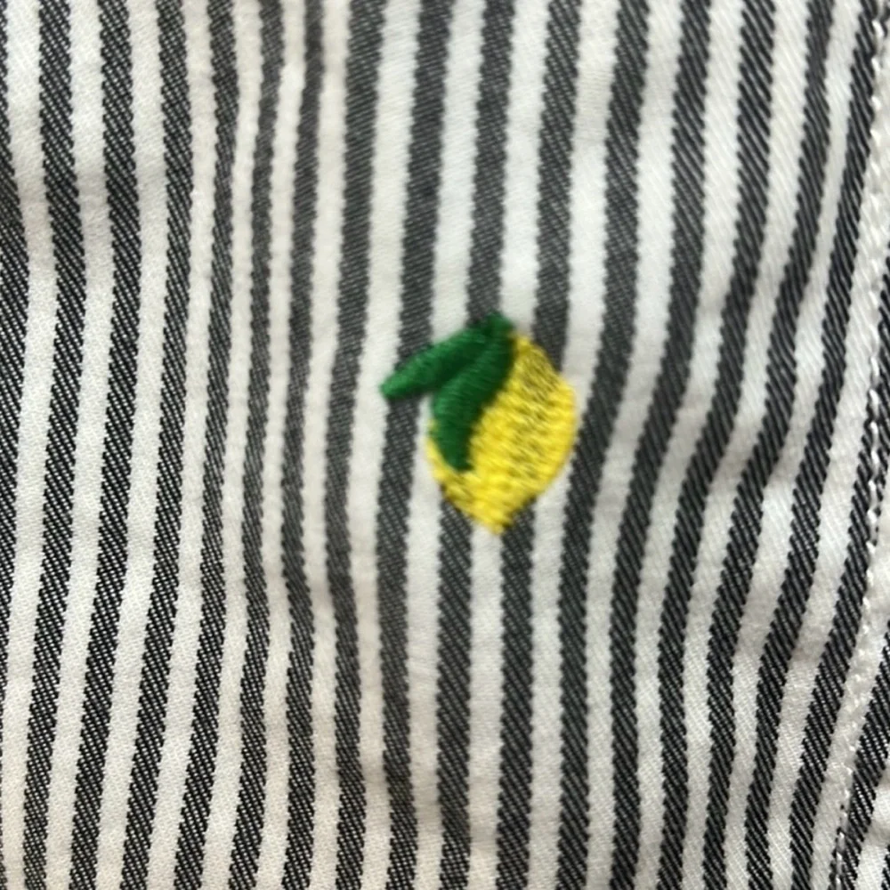 ☀️2/$25 Crown & Ivy shorts w/ lemon embroidered - Picture 2 of 7